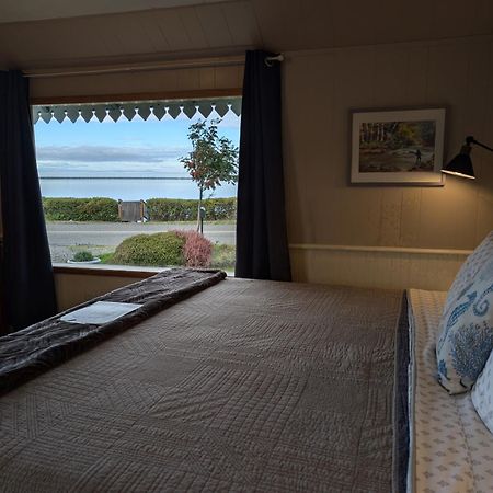 Juan De Fuca Waterfront Hotel & Cottages ซีควิม ภายนอก รูปภาพ