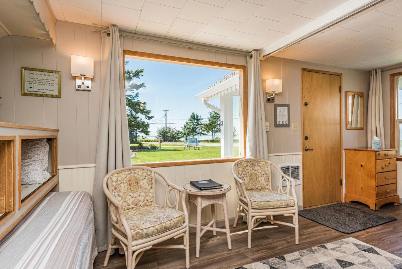 Juan De Fuca Waterfront Hotel & Cottages ซีควิม ภายนอก รูปภาพ