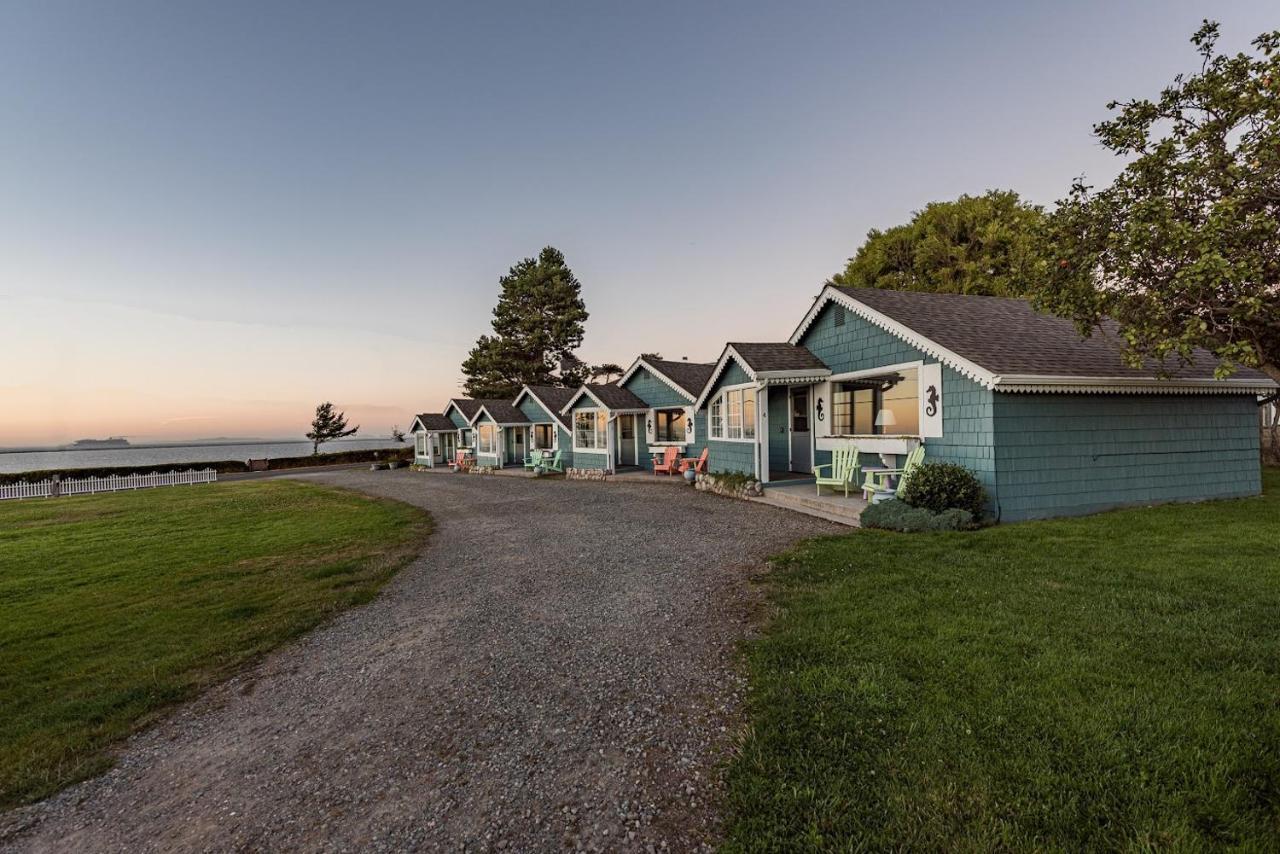 Juan De Fuca Waterfront Hotel & Cottages ซีควิม ภายนอก รูปภาพ