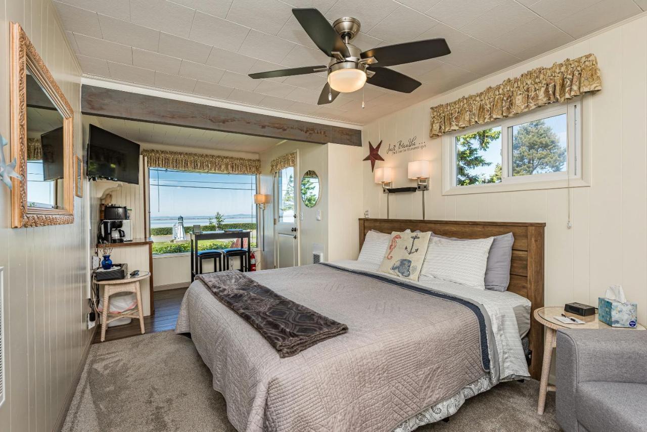 Juan De Fuca Waterfront Hotel & Cottages ซีควิม ภายนอก รูปภาพ