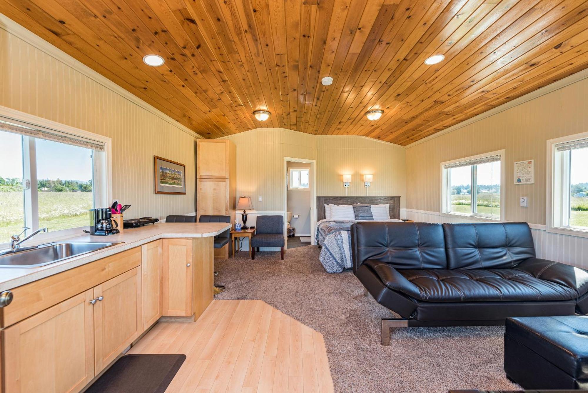 Juan De Fuca Waterfront Hotel & Cottages ซีควิม ภายนอก รูปภาพ