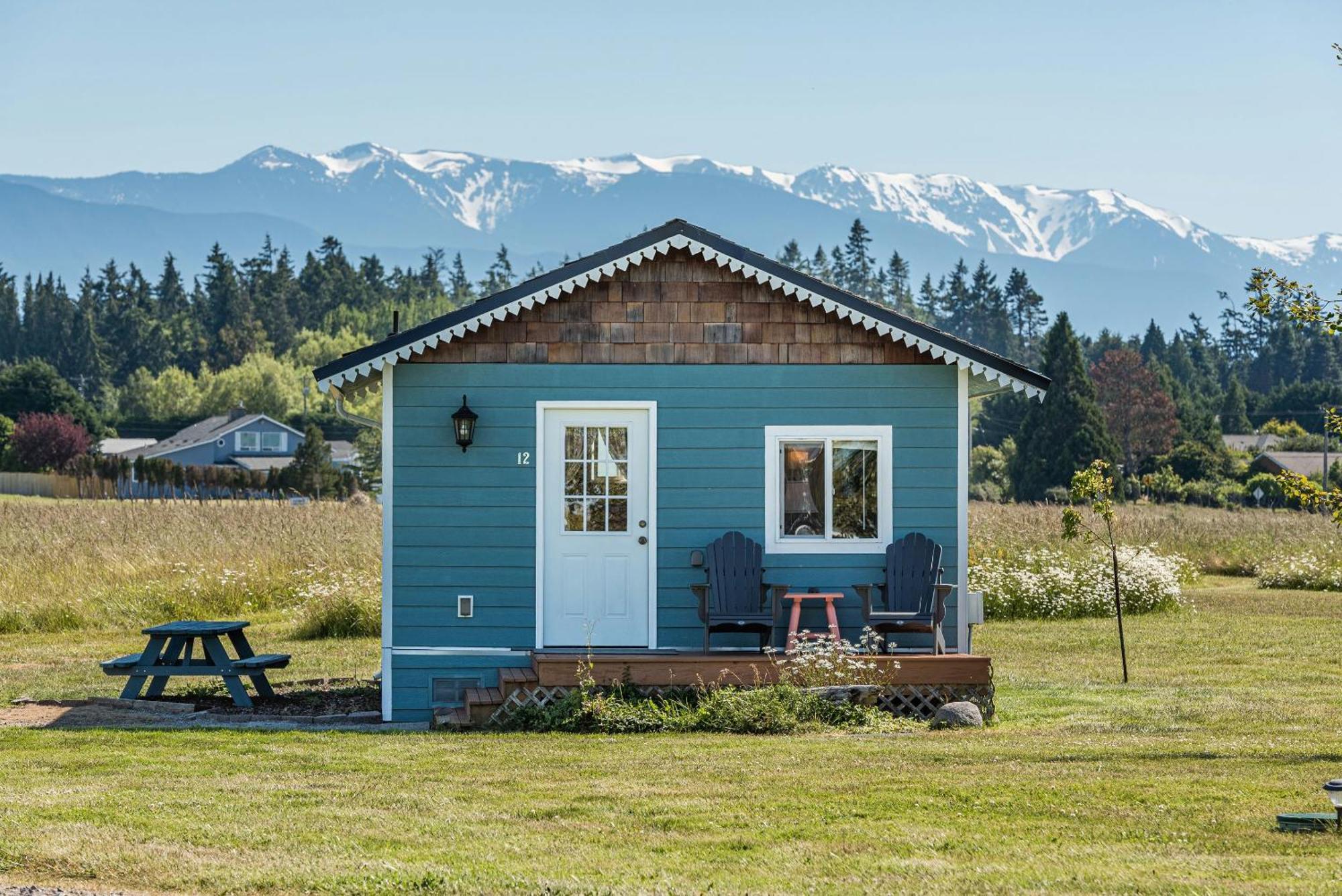 Juan De Fuca Waterfront Hotel & Cottages ซีควิม ภายนอก รูปภาพ