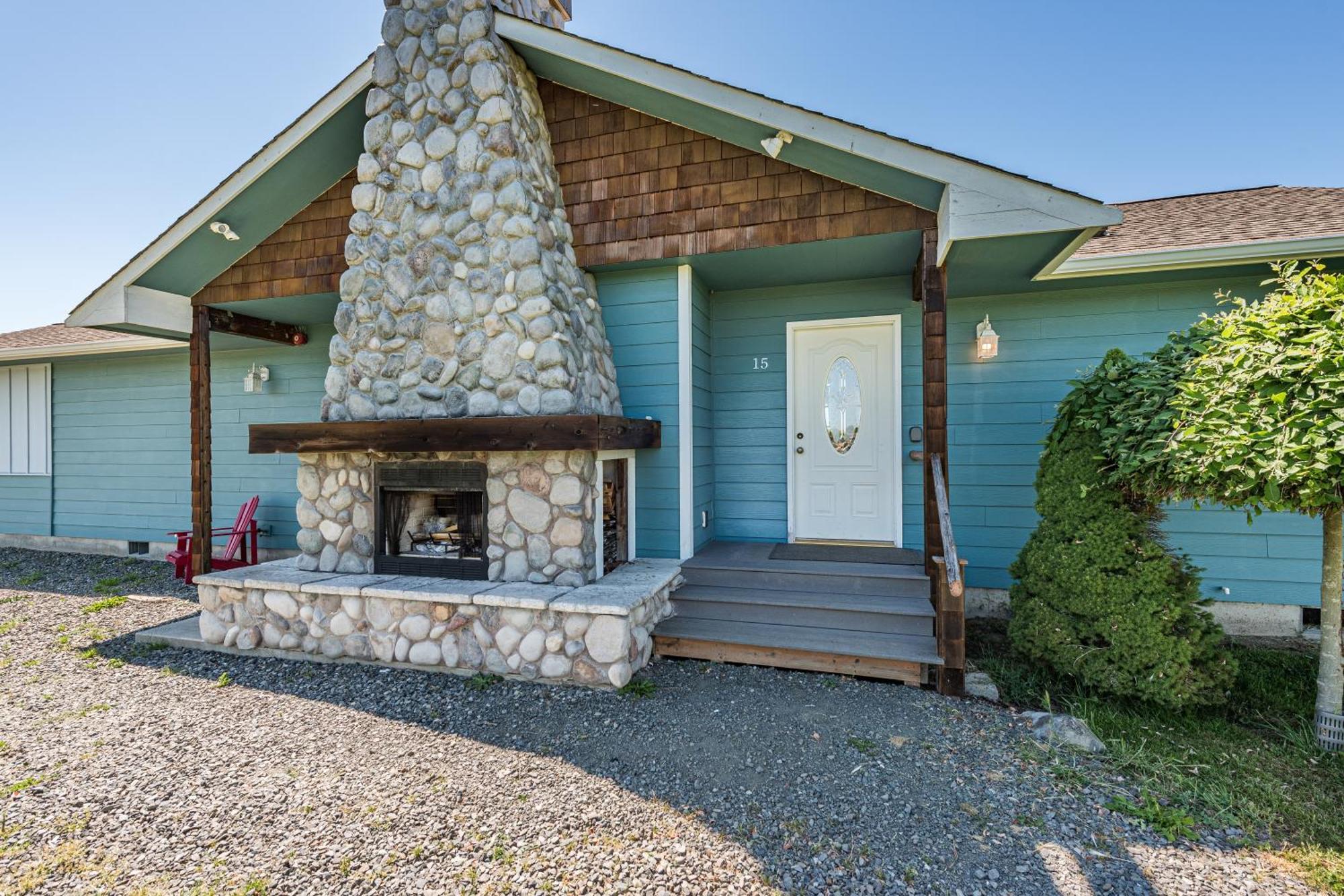 Juan De Fuca Waterfront Hotel & Cottages ซีควิม ภายนอก รูปภาพ