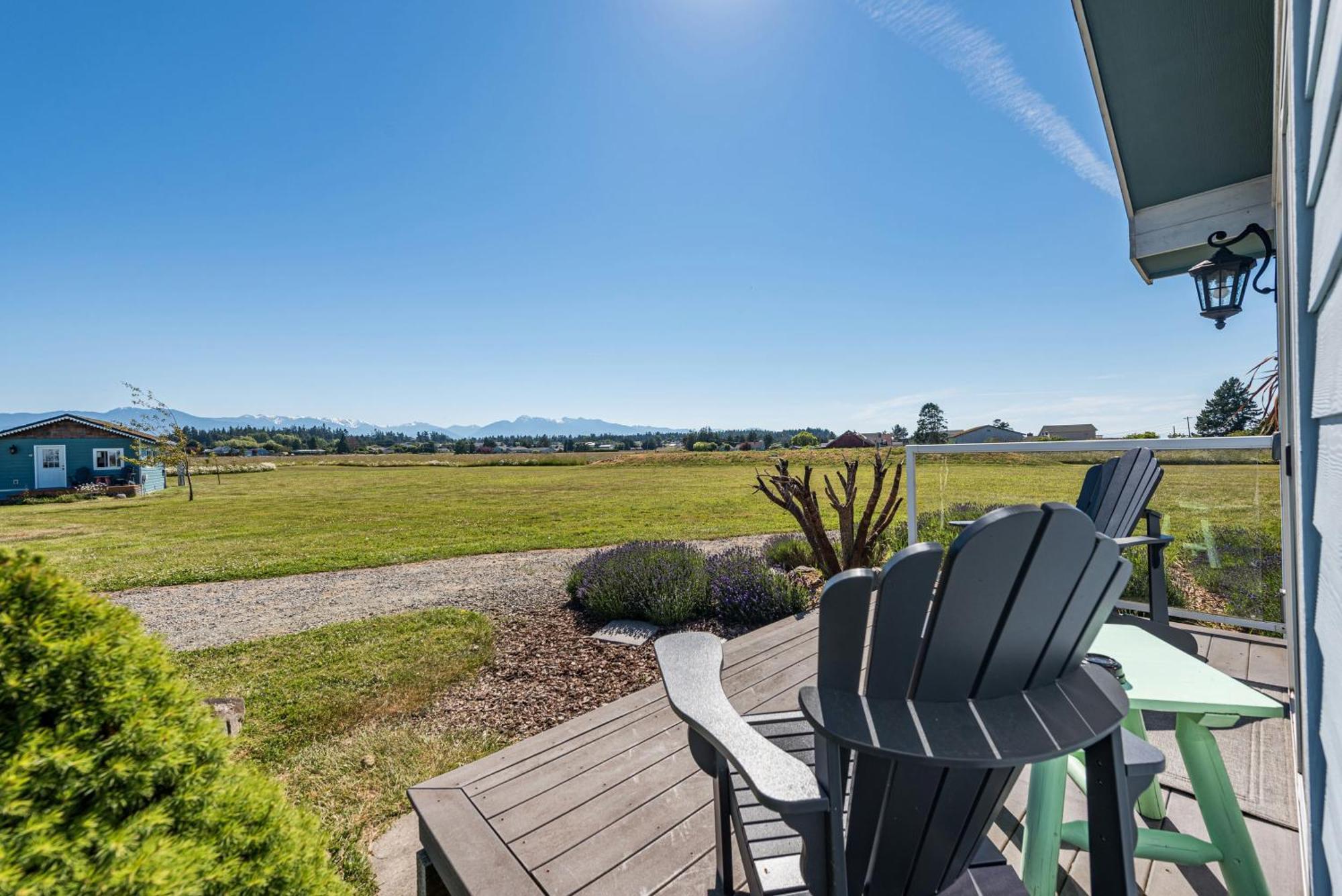 Juan De Fuca Waterfront Hotel & Cottages ซีควิม ภายนอก รูปภาพ