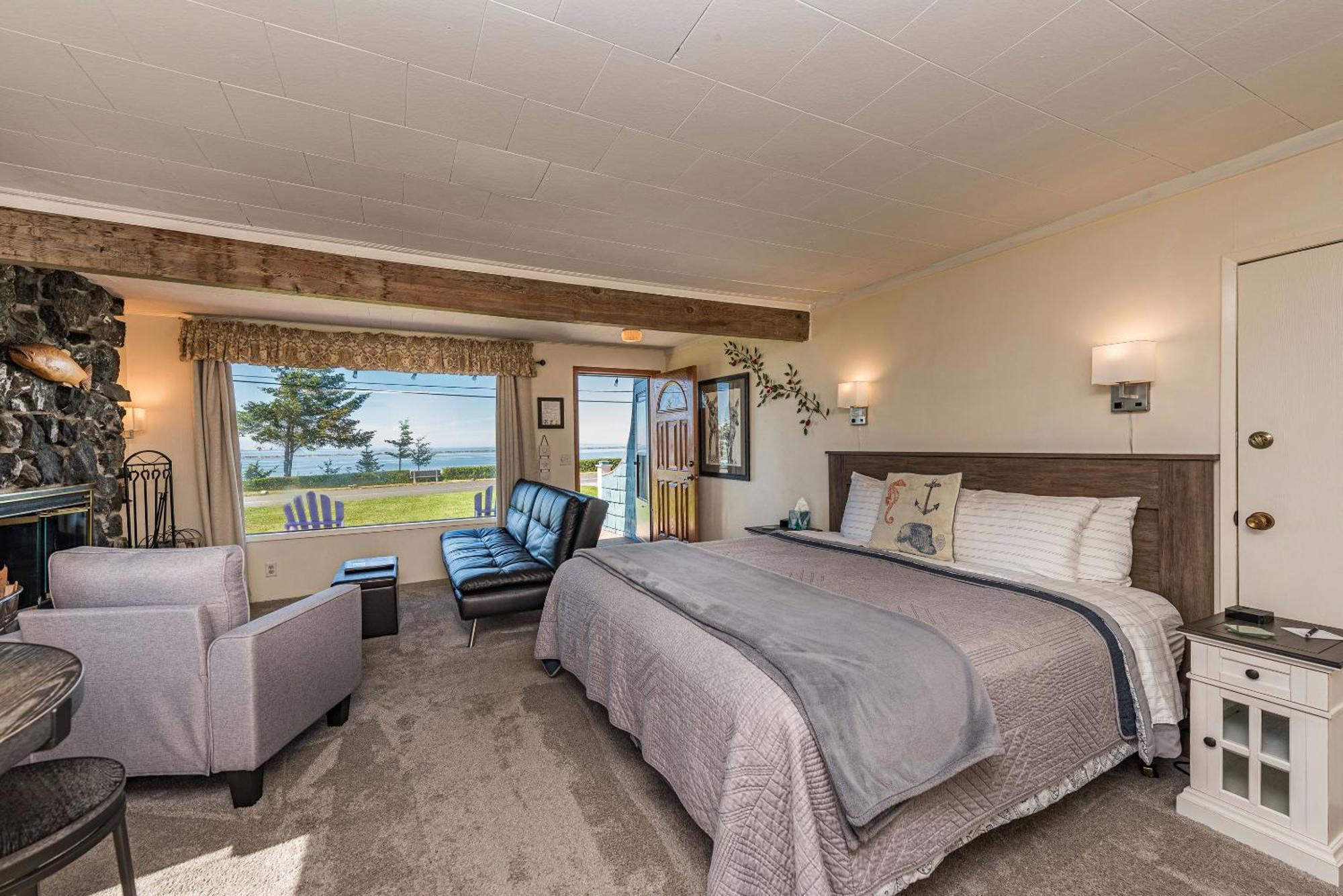 Juan De Fuca Waterfront Hotel & Cottages ซีควิม ภายนอก รูปภาพ