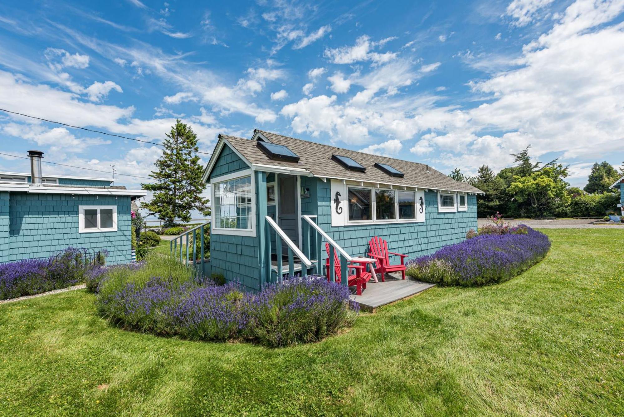 Juan De Fuca Waterfront Hotel & Cottages ซีควิม ภายนอก รูปภาพ