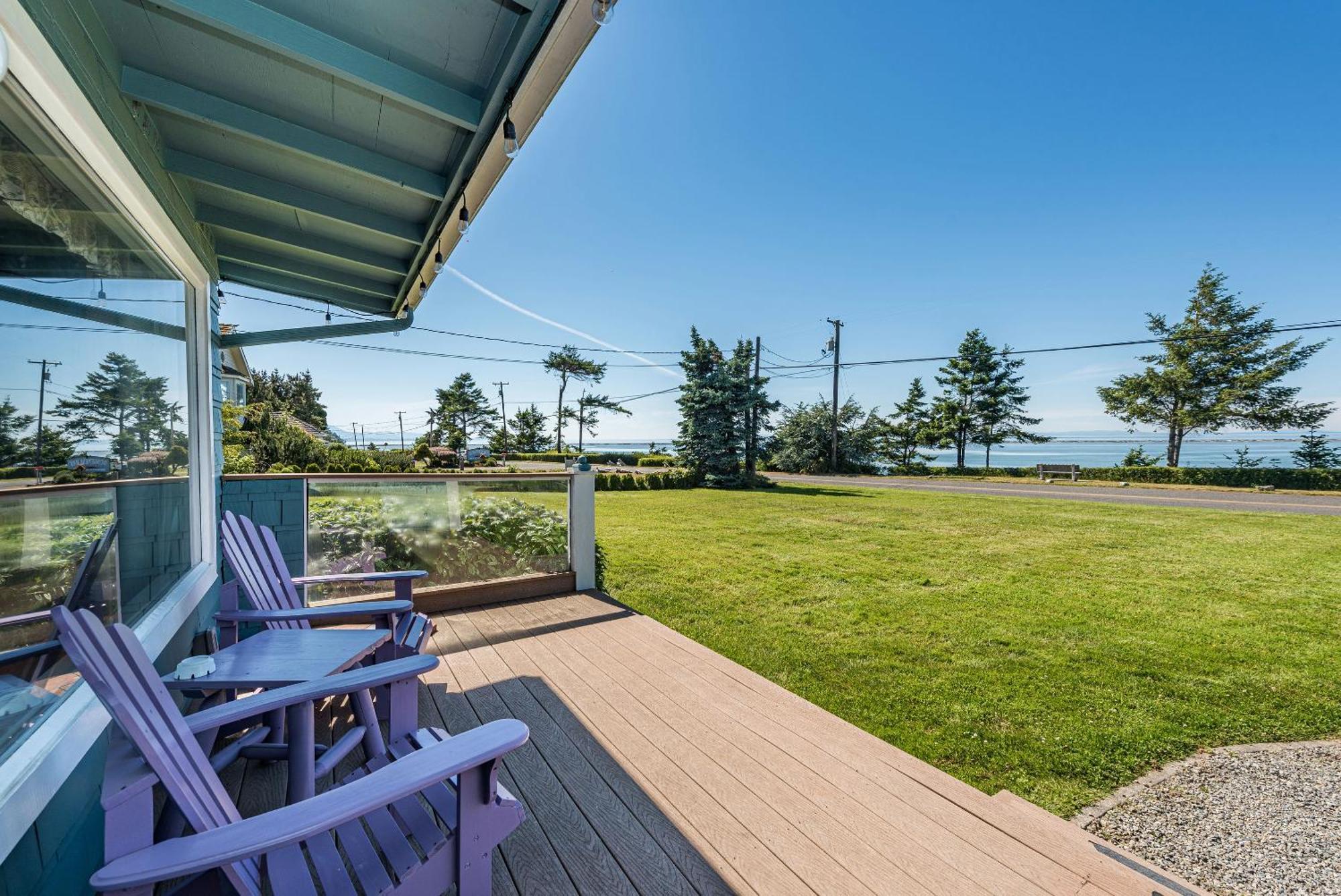 Juan De Fuca Waterfront Hotel & Cottages ซีควิม ภายนอก รูปภาพ