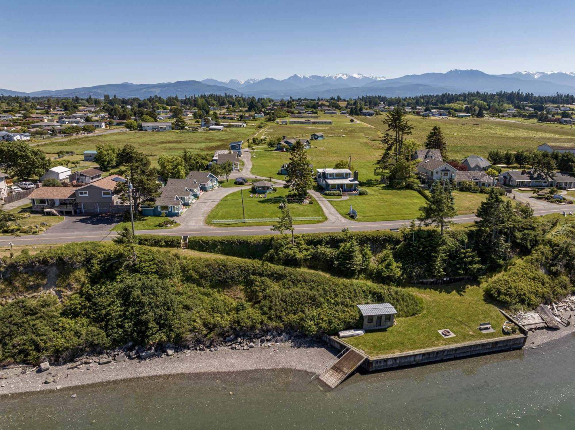 Juan De Fuca Waterfront Hotel & Cottages ซีควิม ภายนอก รูปภาพ