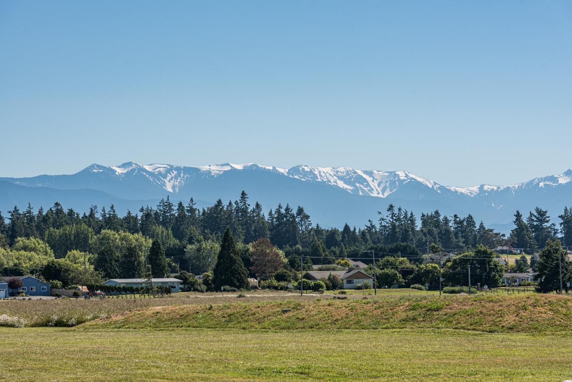 Juan De Fuca Waterfront Hotel & Cottages ซีควิม ภายนอก รูปภาพ