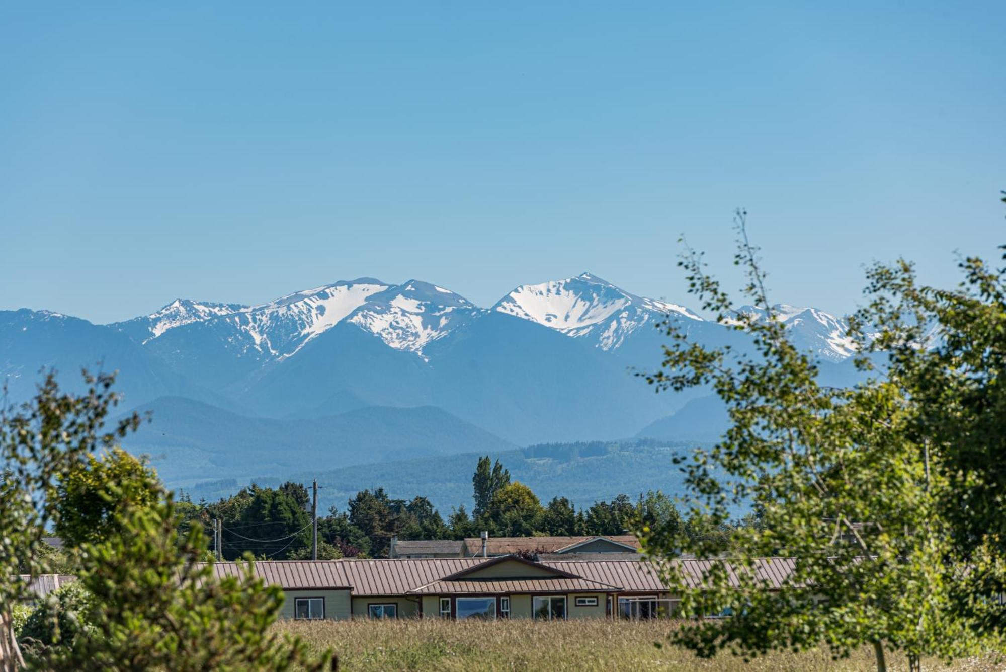 Juan De Fuca Waterfront Hotel & Cottages ซีควิม ภายนอก รูปภาพ