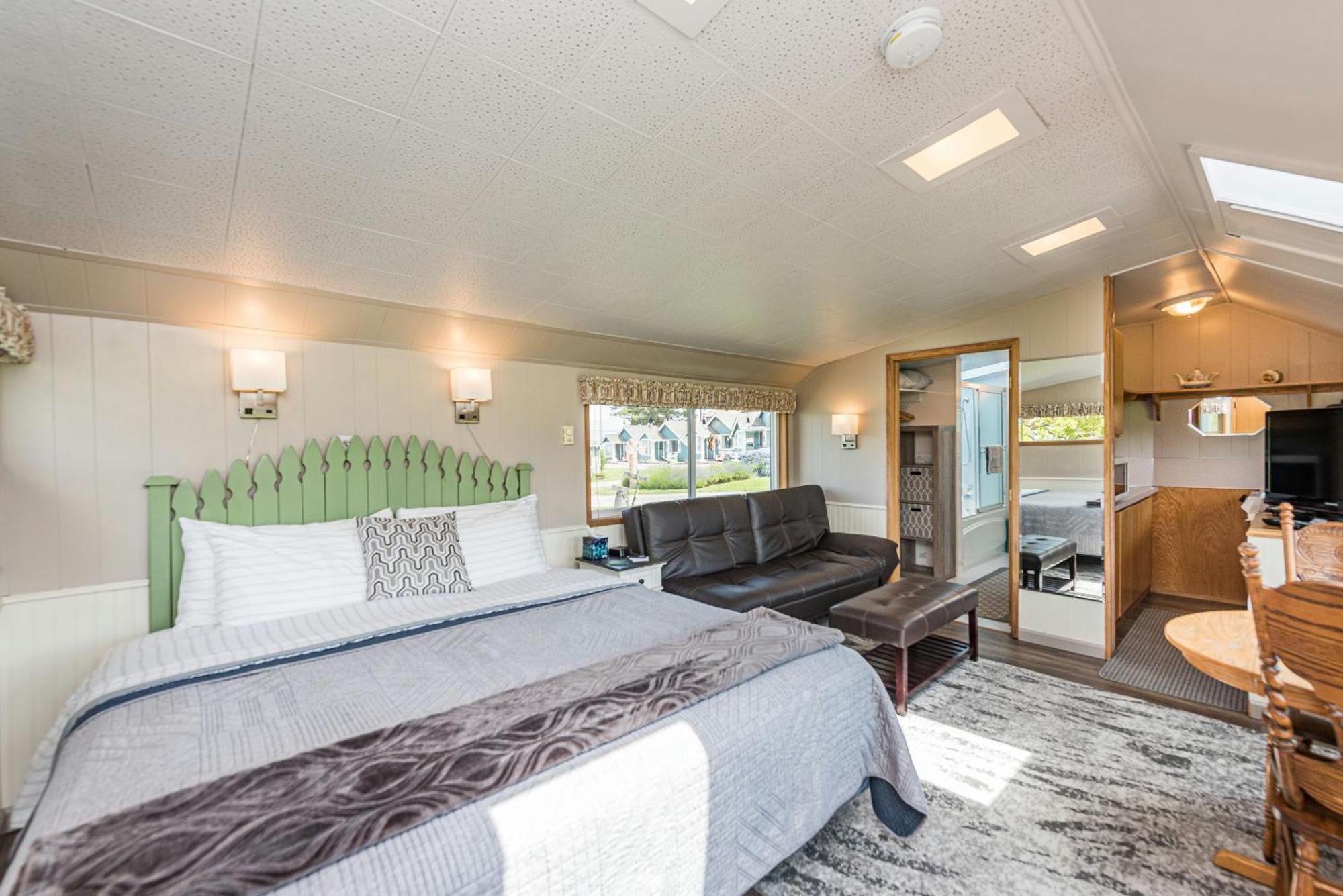 Juan De Fuca Waterfront Hotel & Cottages ซีควิม ภายนอก รูปภาพ