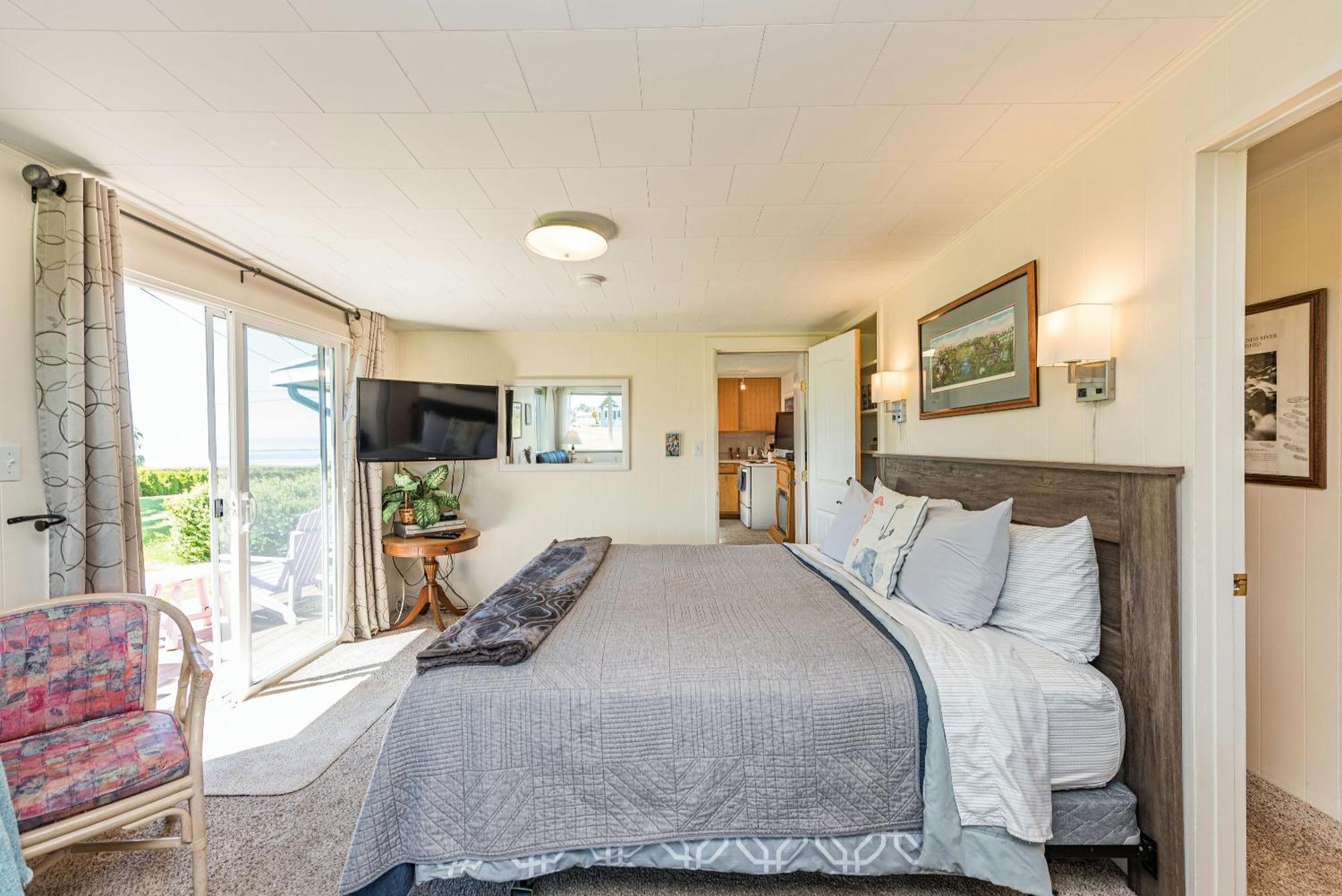 Juan De Fuca Waterfront Hotel & Cottages ซีควิม ภายนอก รูปภาพ