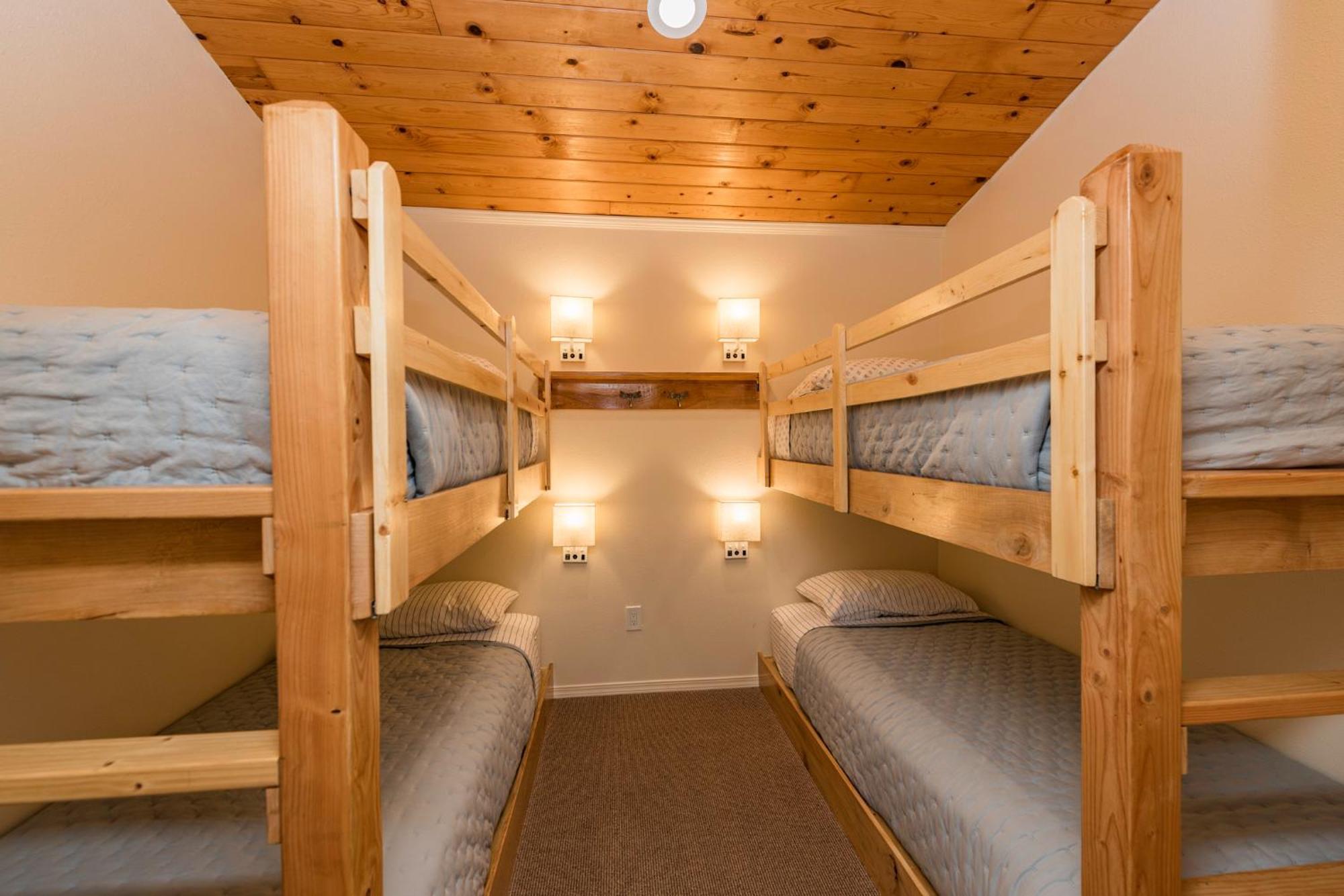 Juan De Fuca Waterfront Hotel & Cottages ซีควิม ภายนอก รูปภาพ