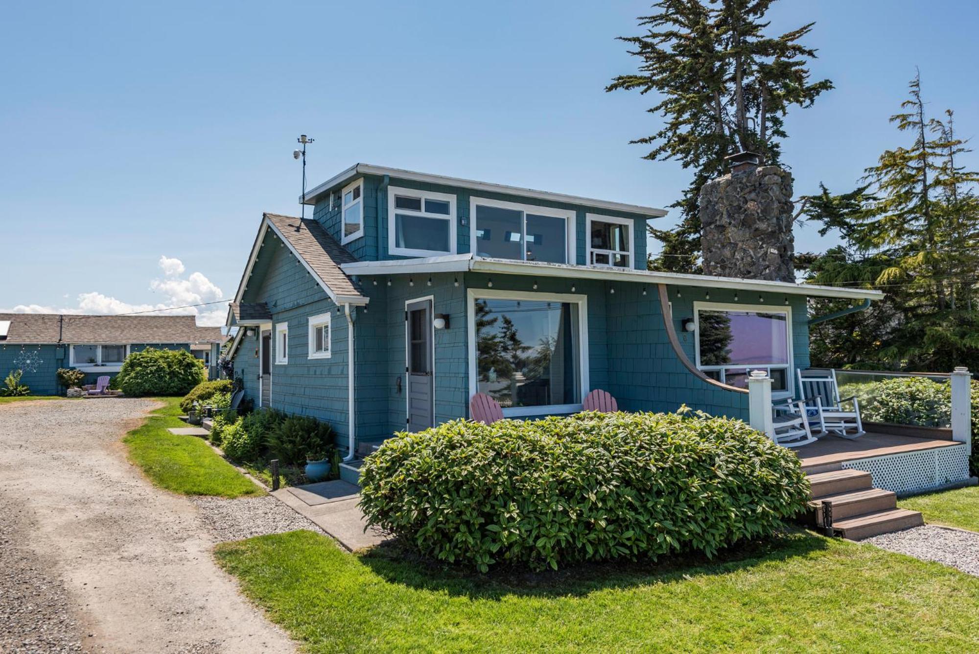 Juan De Fuca Waterfront Hotel & Cottages ซีควิม ภายนอก รูปภาพ
