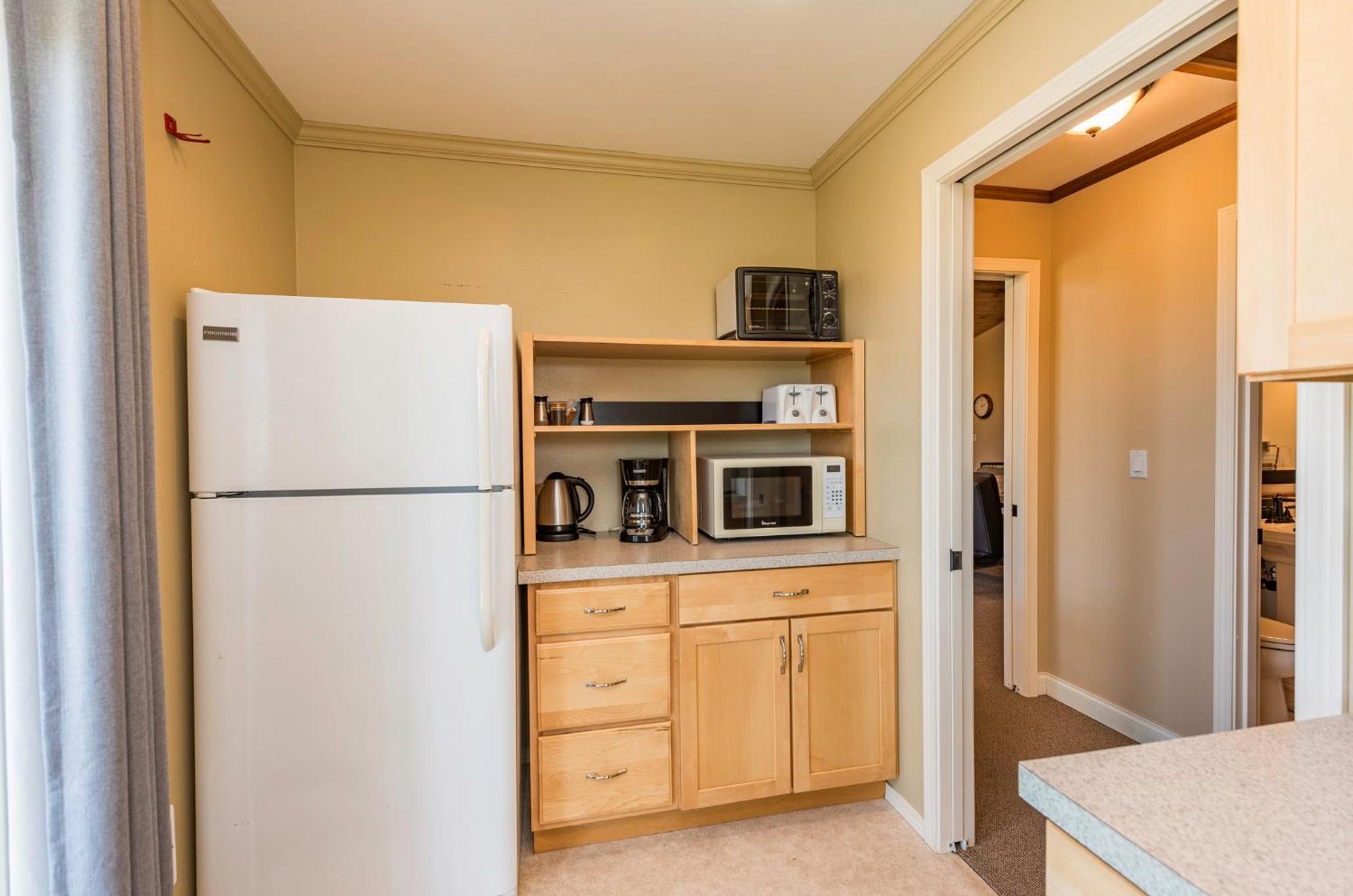 Juan De Fuca Waterfront Hotel & Cottages ซีควิม ภายนอก รูปภาพ