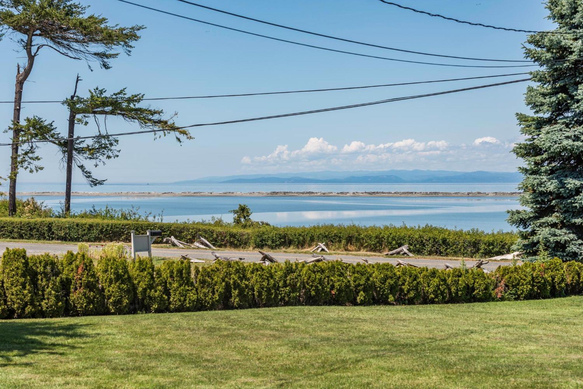 Juan De Fuca Waterfront Hotel & Cottages ซีควิม ภายนอก รูปภาพ