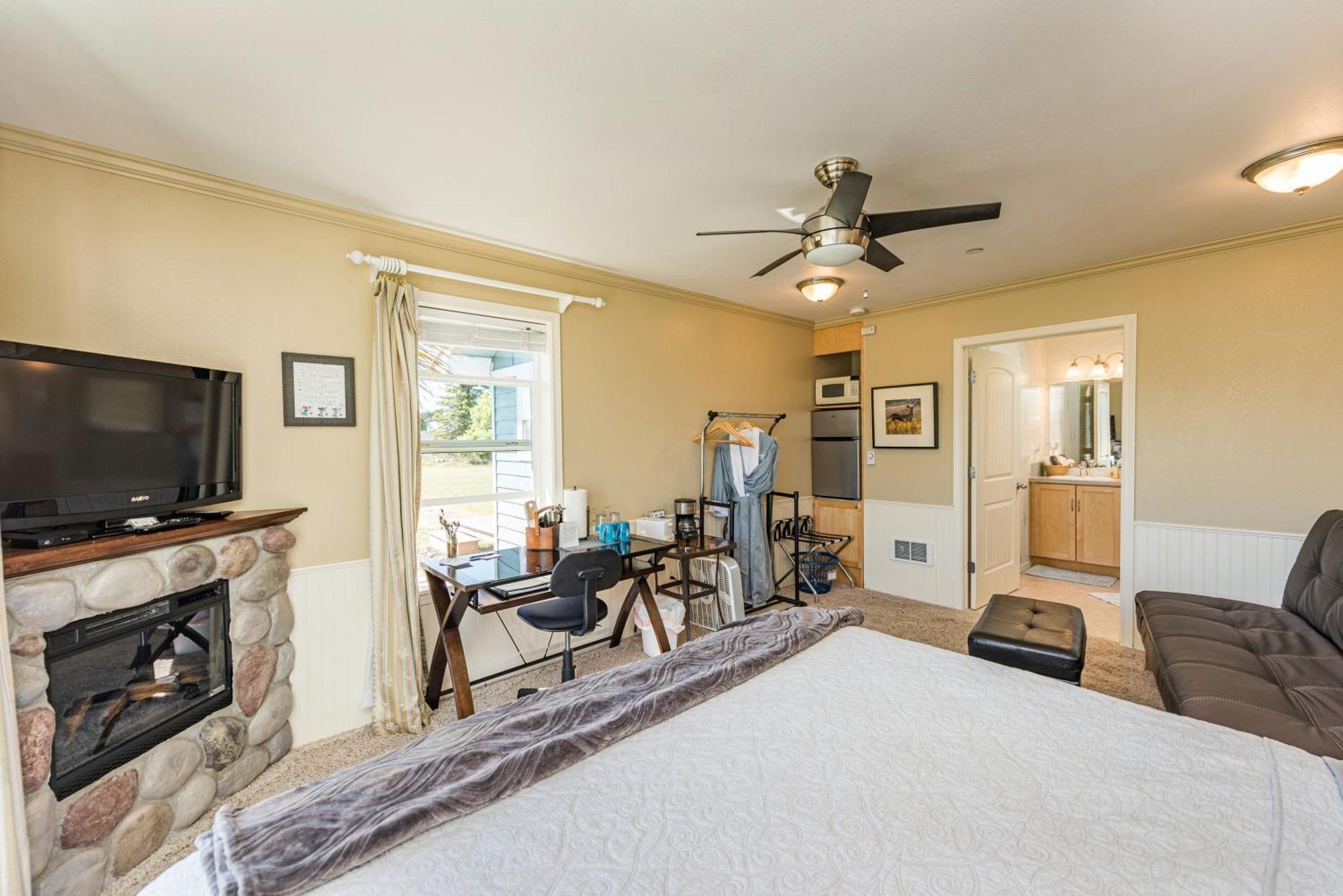 Juan De Fuca Waterfront Hotel & Cottages ซีควิม ภายนอก รูปภาพ